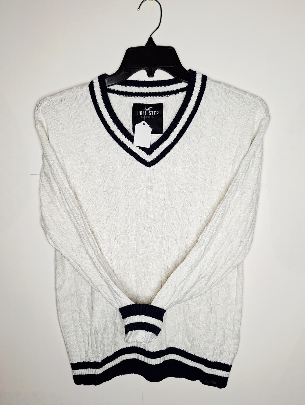 Hollister "The Country Club" Preppy, Old Money, Cable Knit, V-neck Sweater.